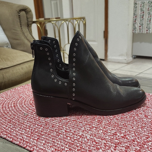 Chelsea & Violet Black Leather Ankle Boots Size Women's 5.5 - Picture 3 of 12